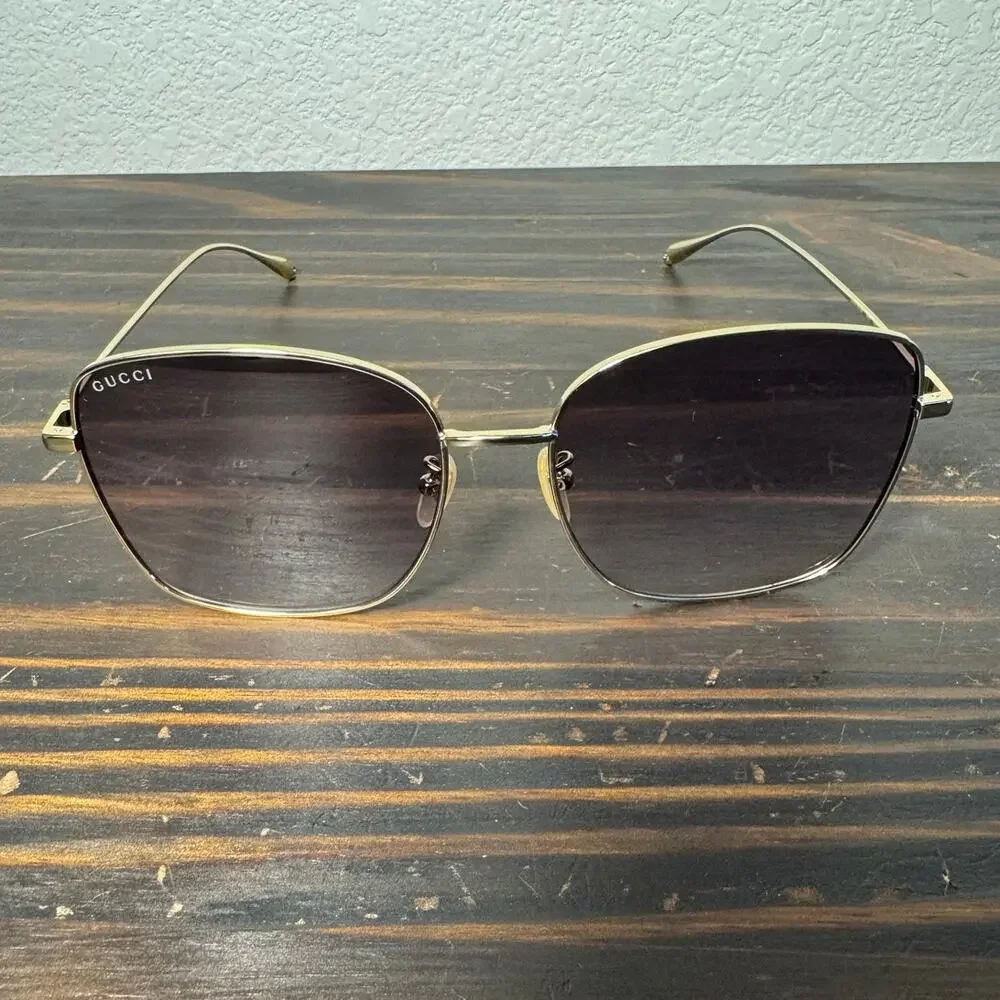 GUCCI Square Frame Gold/Grey Sunglasses with Charms,‎ Bags